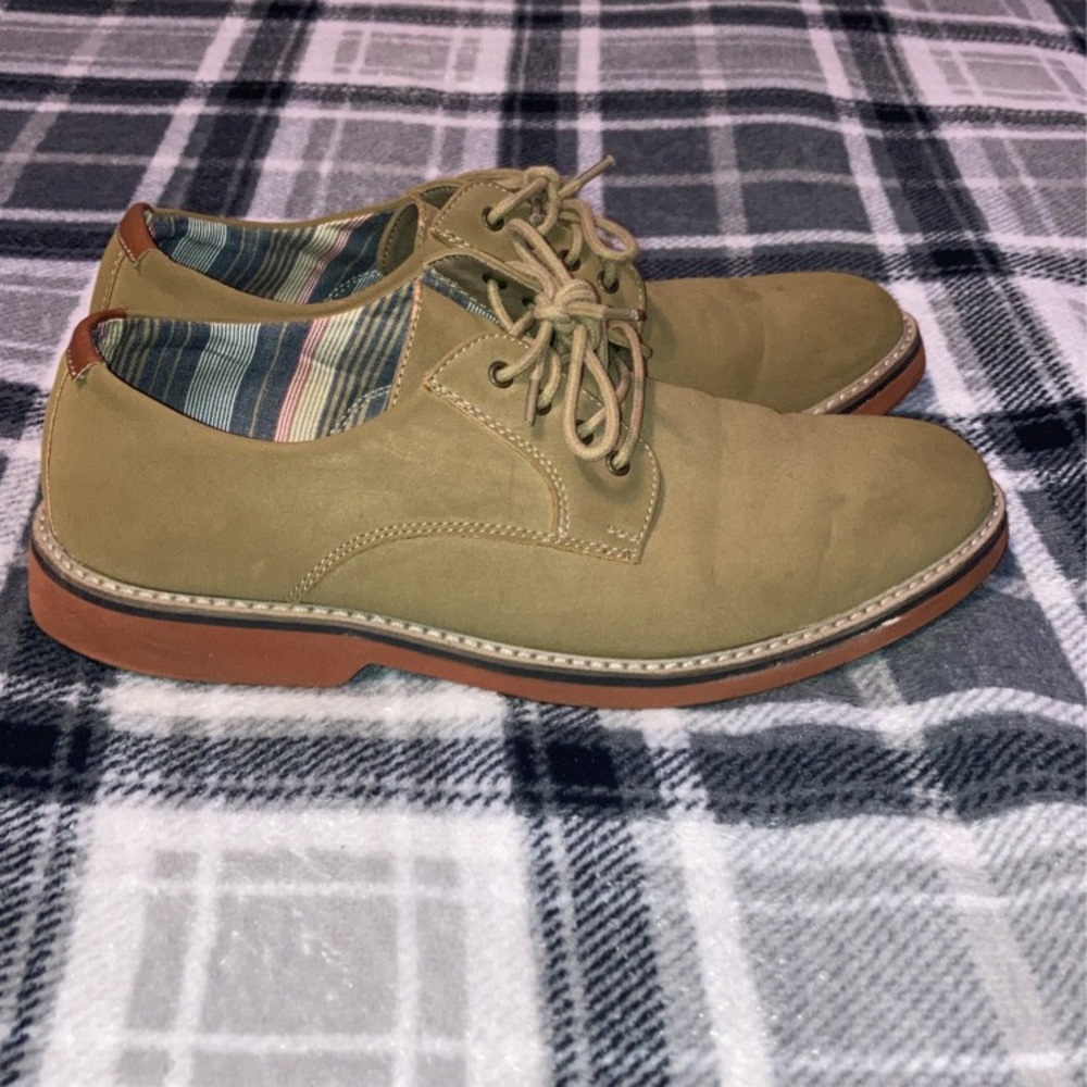 Men’s size 9, George Oxford Memory Foam Footbed (slightly worn)
